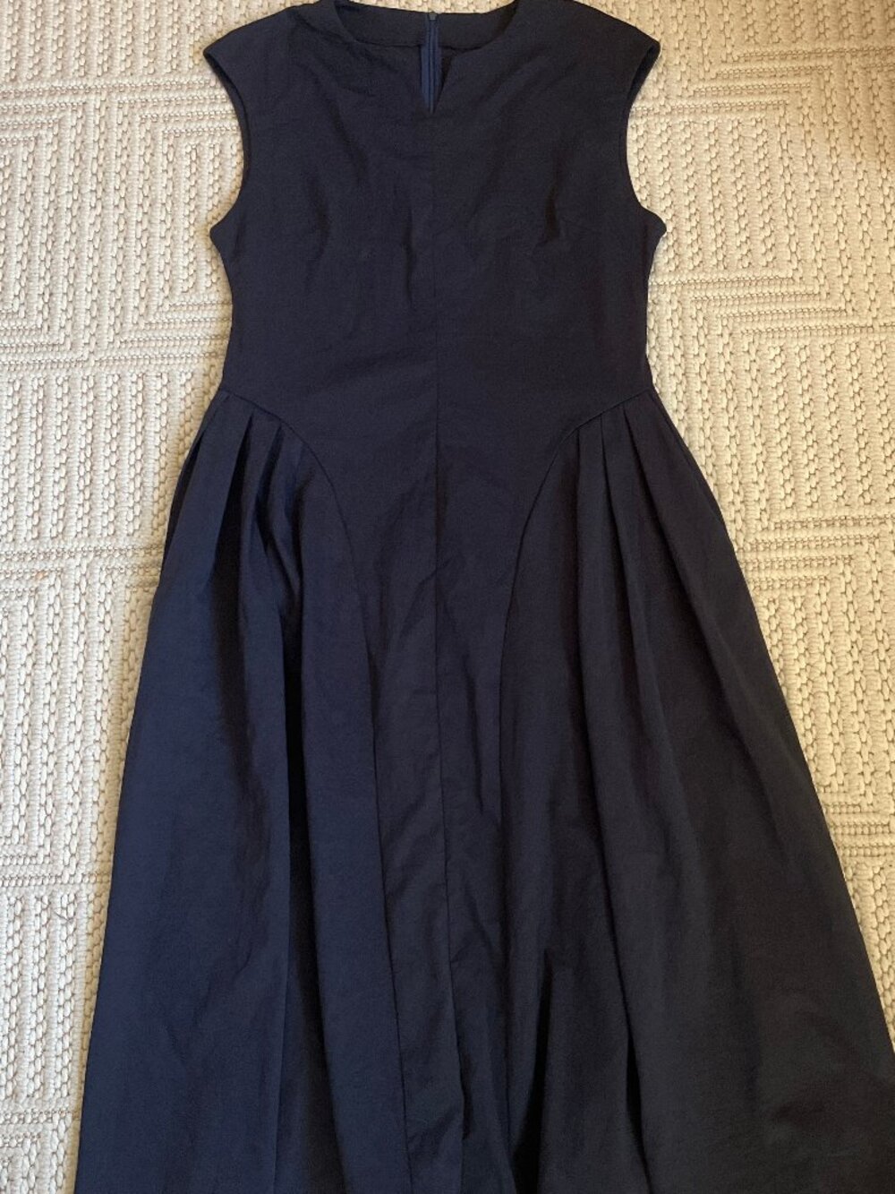 Navy V-neck Solid Pleated Sleeveless Maxi Dress - Picture 5 of 6